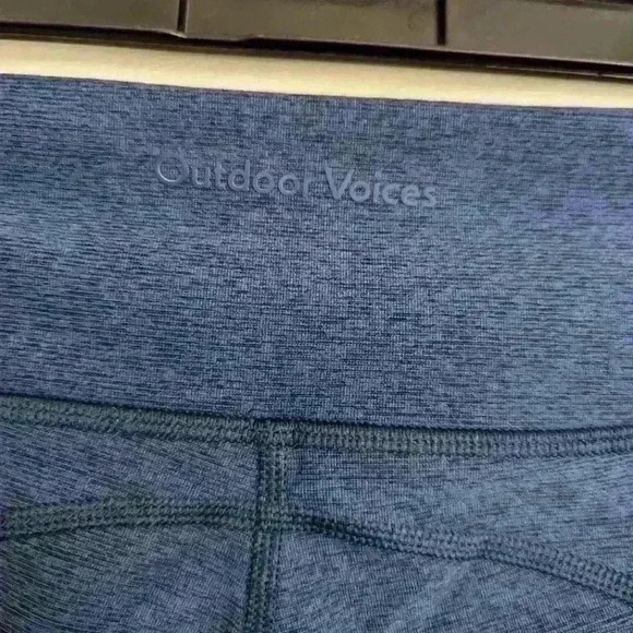 OUTDOOR VOICES | 3/4 Warmup Sculpting Leggings  Navy Size XS - Picture 3 of 5